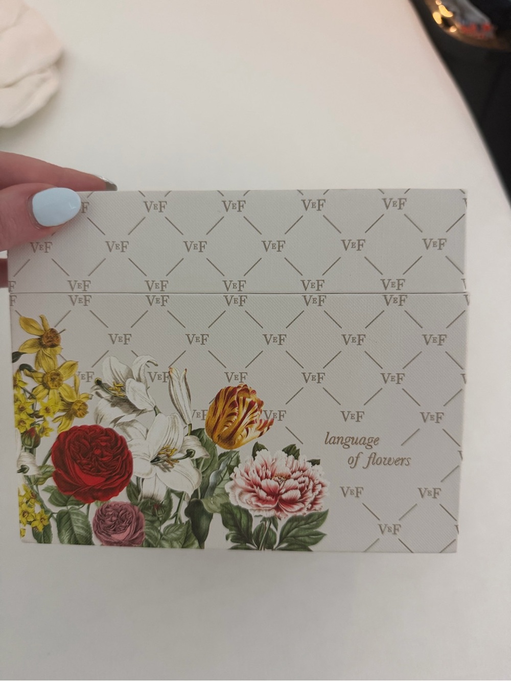 Venus Et Fleur Signature Gift Box in Ivory with Gold Logo
